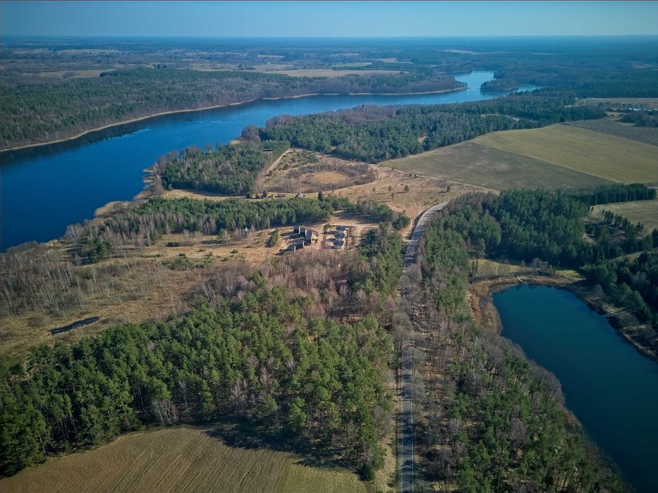 Działka nad jeziorem