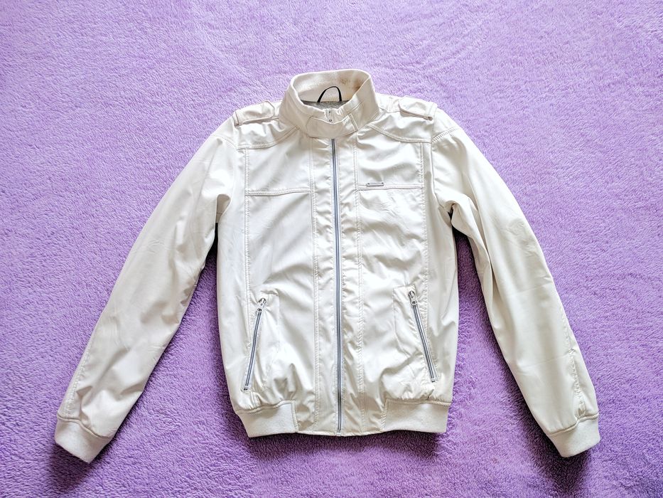 Куртка ветровка "Pull And Bear" белая