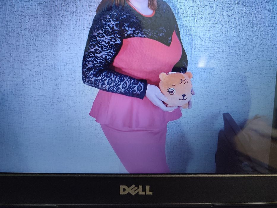 Ярко-красное платье с ажуром,размер 48-50