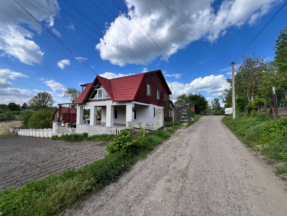 Будинок біля річки