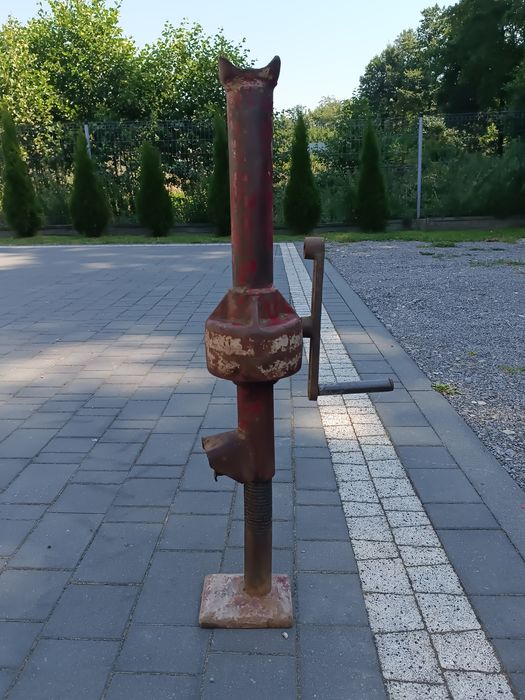 Lewarek i imadło do rur