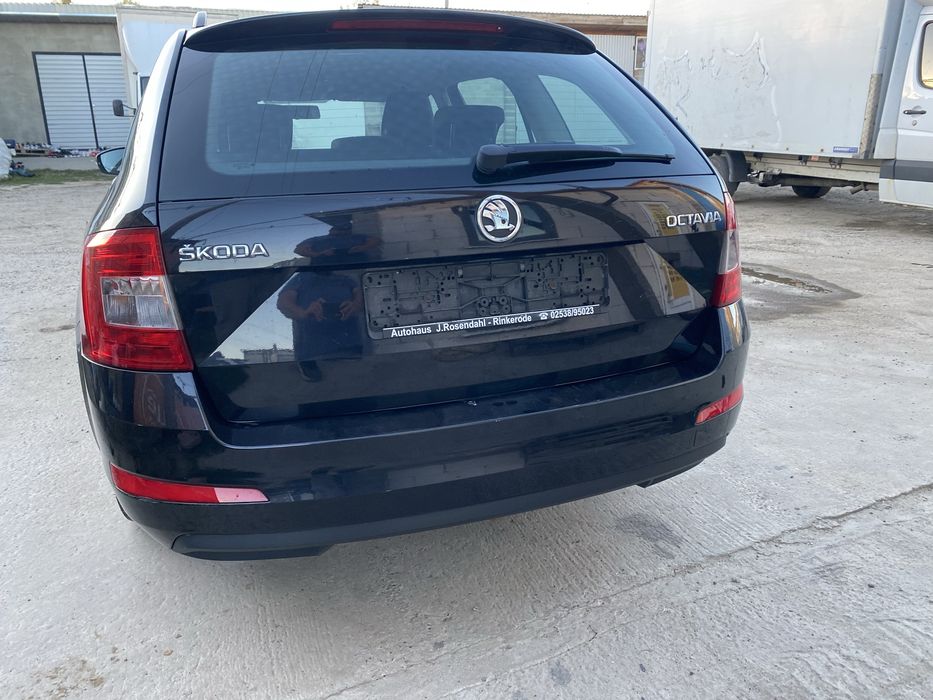Ляда кляпа кришка багажника Skoda Octavia A7 чорна 1Z1Z універсал шрот запчастини Рівне