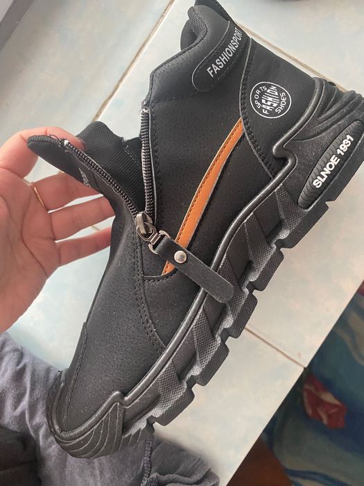 Чоловічі кросівки