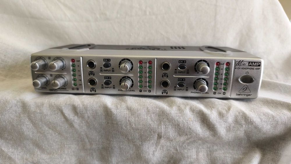 Amplificador de 4 canais Behringer Amp 800 V2