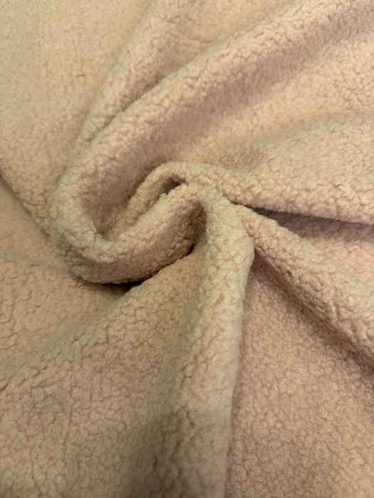 Material rozowy futerko kozuszek na plaszcz kurtke kamizelke dzianina