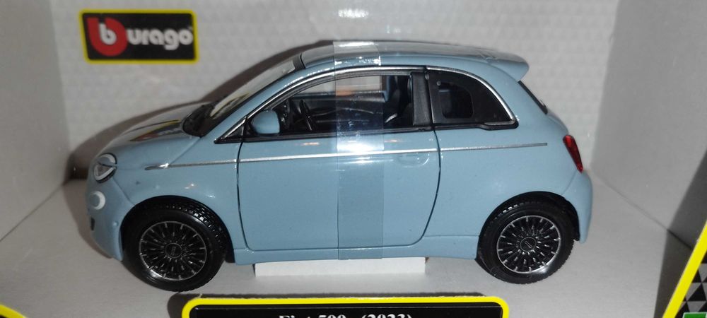 Bburago Fiat 500e Met. Blue 2023r, skala 1:24.