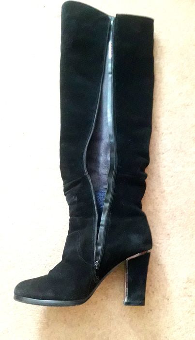 Чоботи ботфорди зимові 38р на хутрі замшеві бренду Lonza