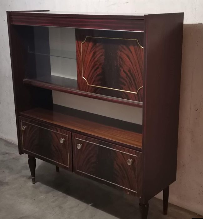 MÓVEL Aparador buffet de raiz de Nogueira Art Déco. madeira folheado.