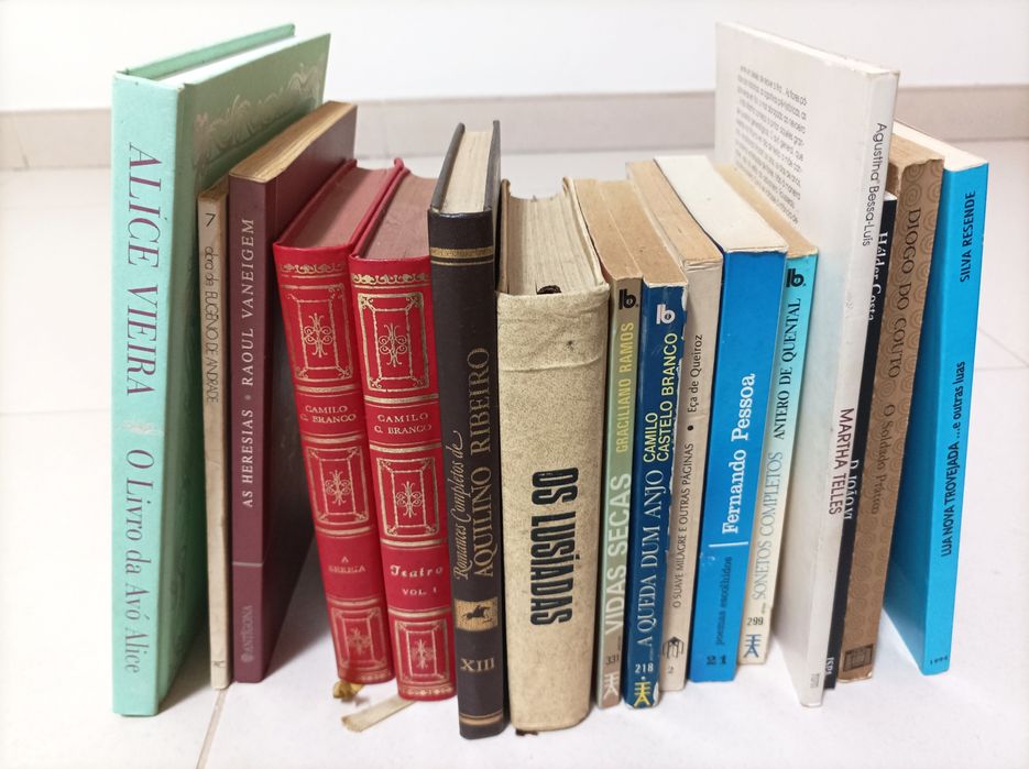 Lote de livros antigos de Autores Portugueses