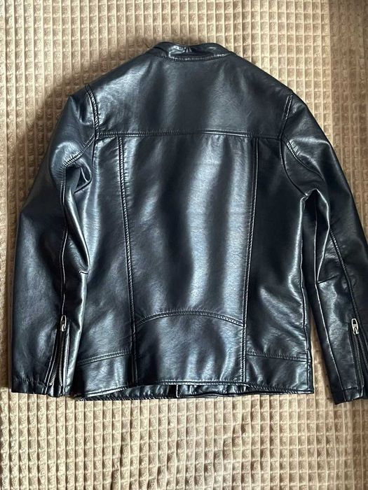 Продам стильну куртку на хлопчика 10-12 років весна/осінь