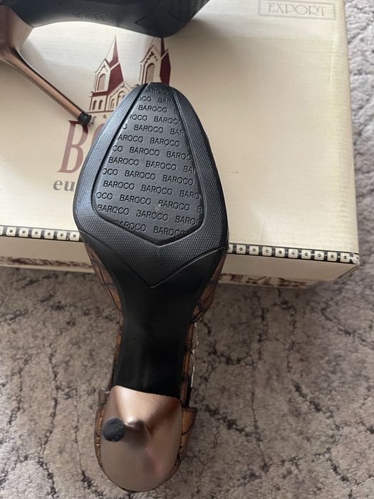 Женские туфли, босоножки.