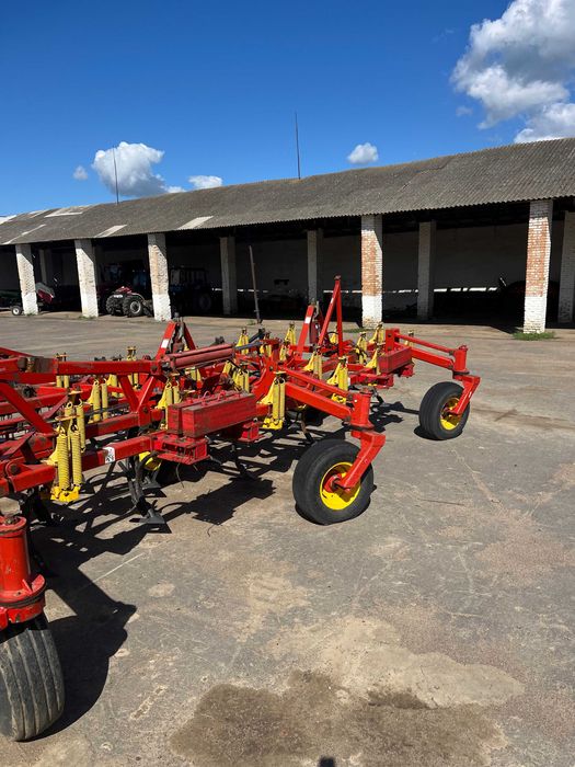 Культиватор суцільного обробітку Bourgault 8810-35 (18 м)