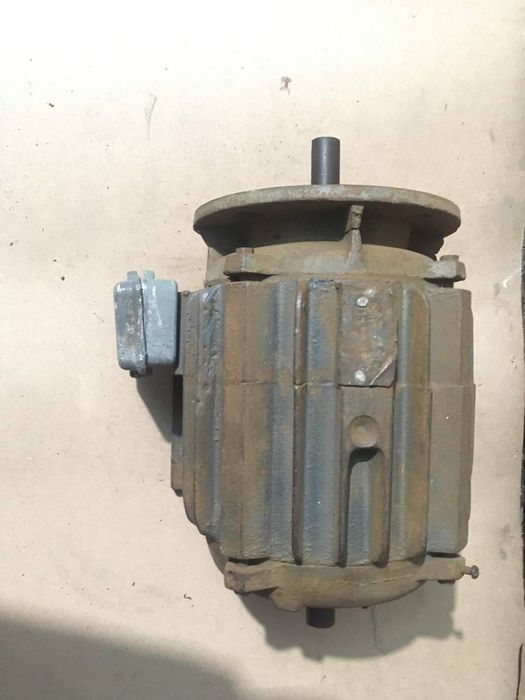 Продам вал на циркулярку і електродвигун