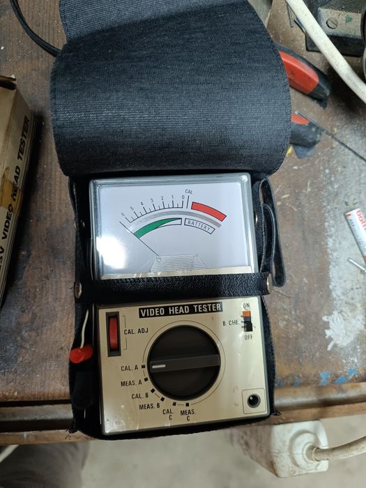 Aparelho para testar cabeças de vídeo em leitores VHS