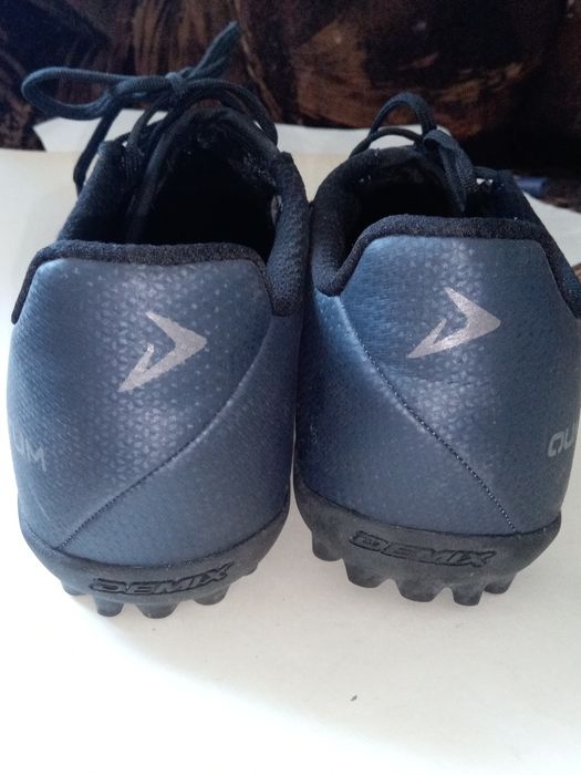 Продам бутсы Demix