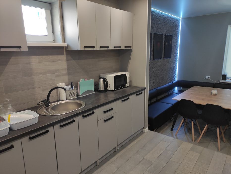 Баня на дровах, лазня, басейн, більярд, камін