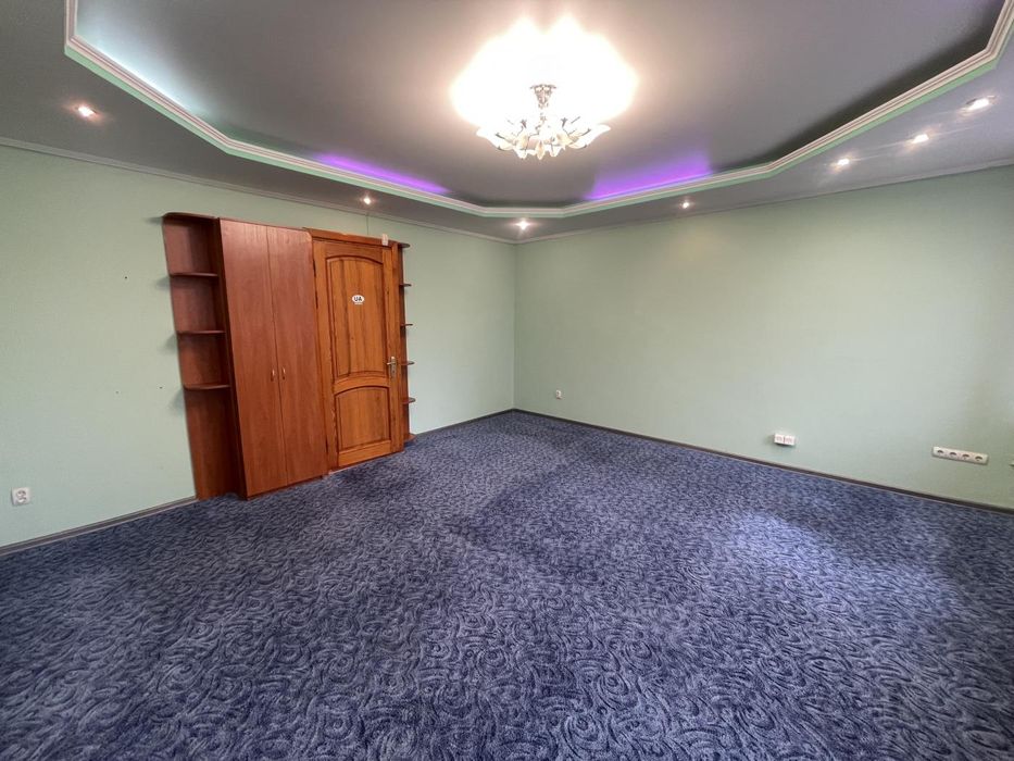 Офіс в центрі міста, є паркінг. 4 кімнати