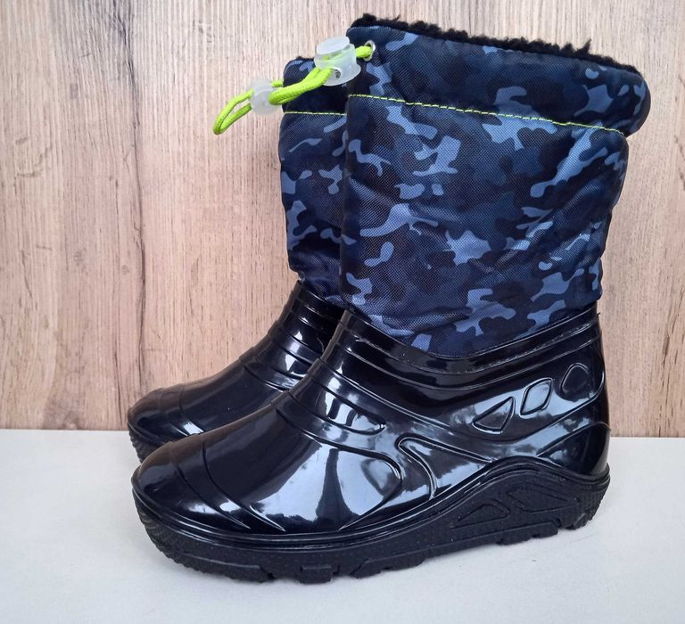 Нові дитячі чобітки, теплі непромокаємі черевики чорні, зима демі р 31