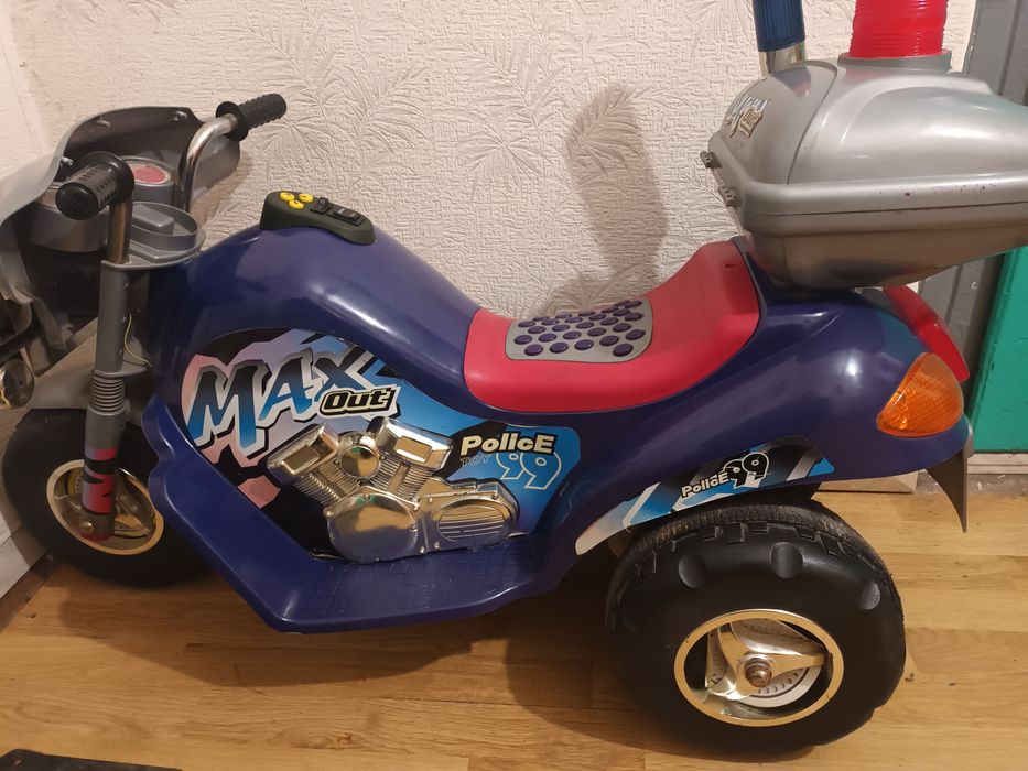 Автомобіль акамуляторний