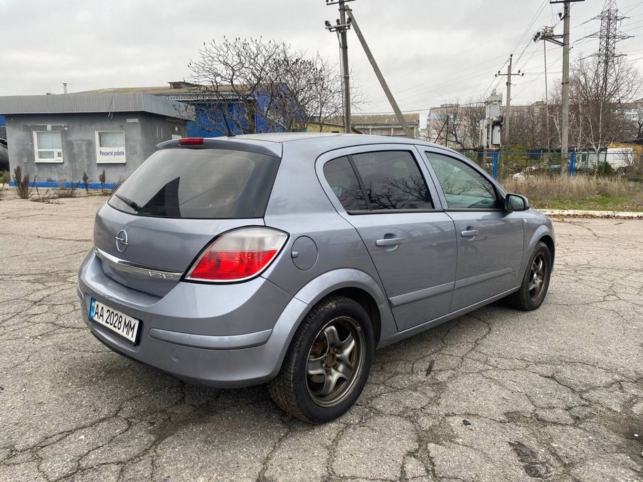 В Дуже Гарному Стані OPEL Astra H 1.6 Бензин На Автоматі! 140тис км