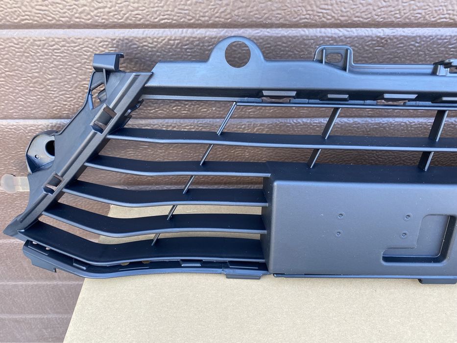 Решітка бампера переднього на меган 4 renault megane 4