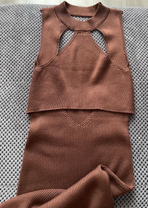 Сукня коричневого кольору