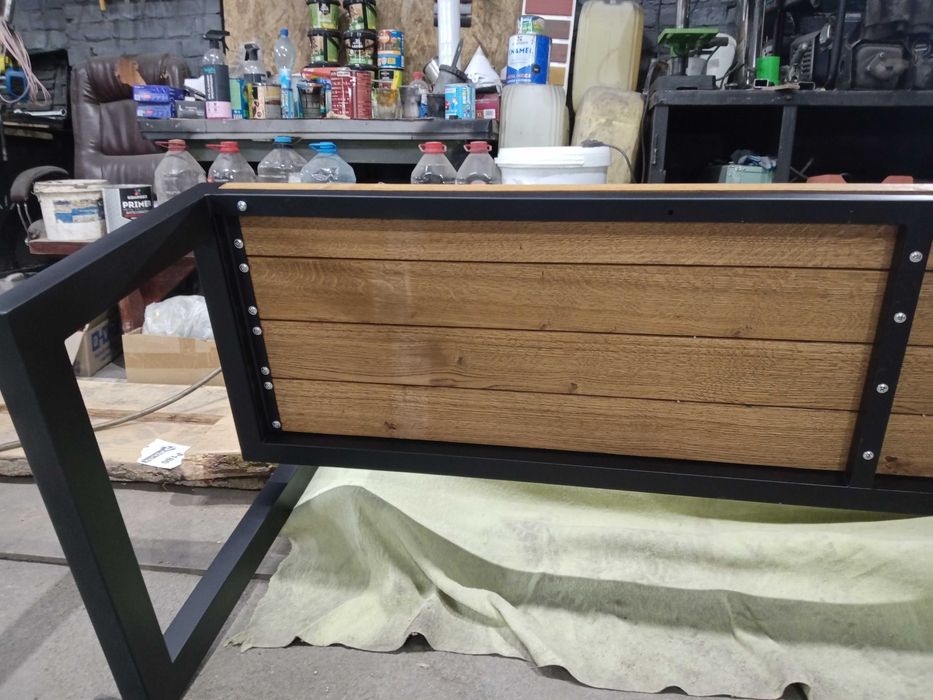 Лавка в стилі ,,Loft,, з дубовими рейками