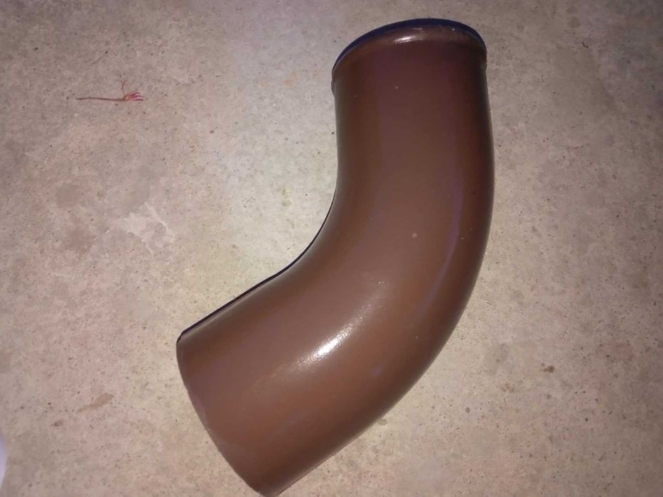 Kolano metalowe stalowe wylewka rynny 87mm 8,7cm rury spustowej brąz