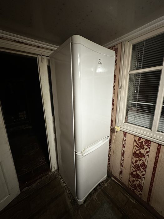 Холодильник INDESIT