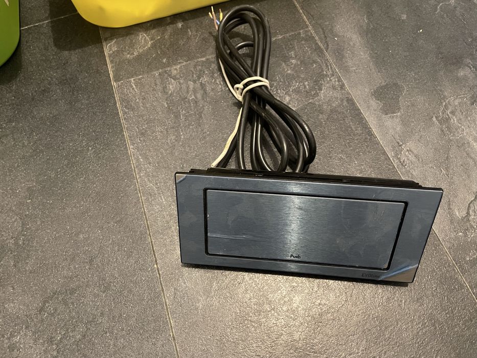 gniazdo blatowe EVOline typ 927-1