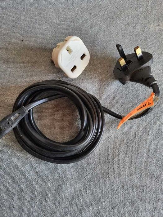 Cabo Alimentação com Tomada Inglesa e Adaptador