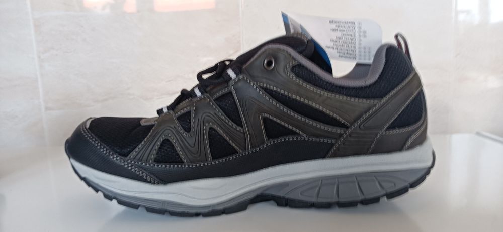 Tenis NOVOS. Calçado-Activo 43.