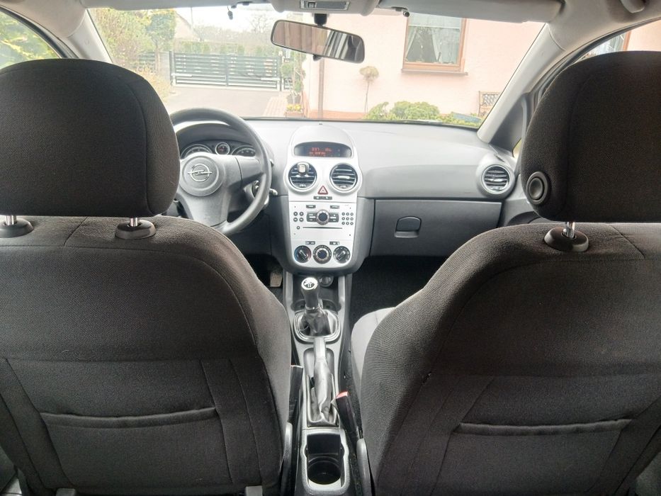 SprzedamZamienie Corsa 1,2 benzyna 2011 rok lift