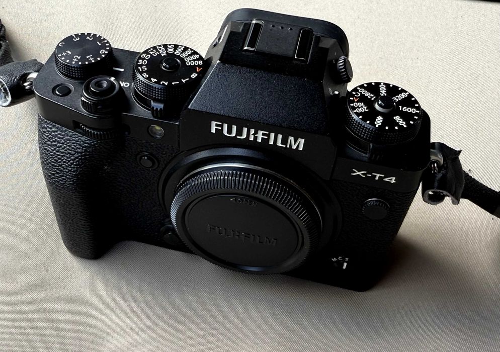 Aparat Fujifilm X-T4 czarny komplet + Grip VG-XT4