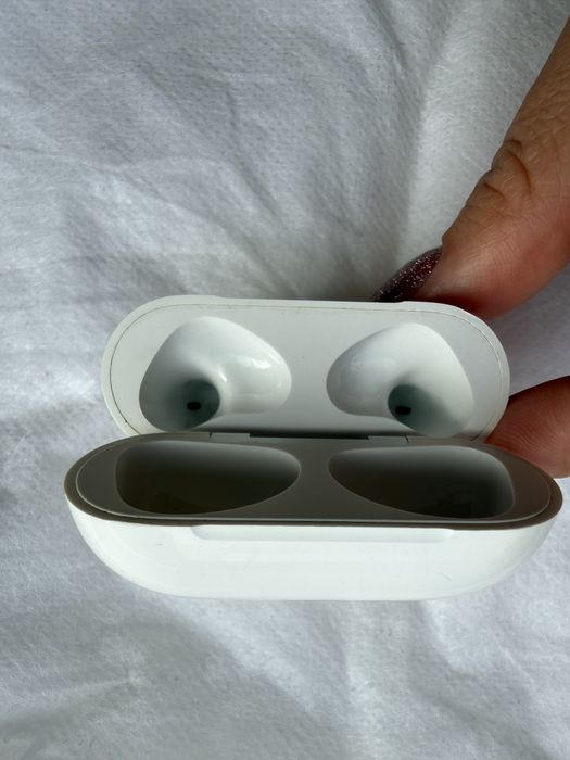 AirPods 2-го покоління.