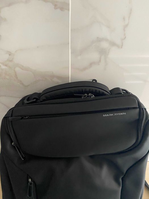 Mochila Mark Ryden impermeavel. Nova com etiqueta