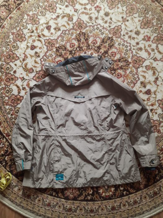 Ветровка женская