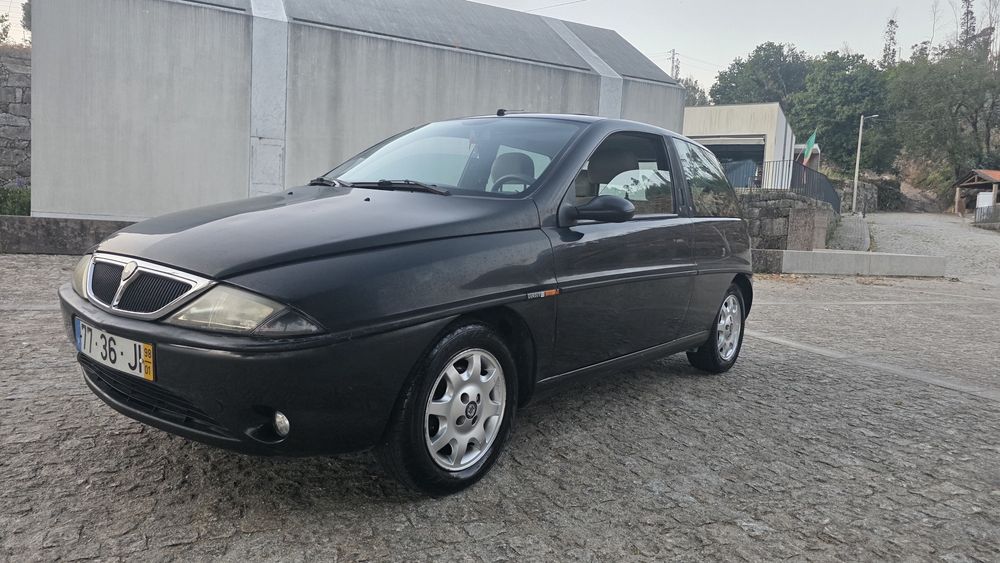 Carro usadoLancia y