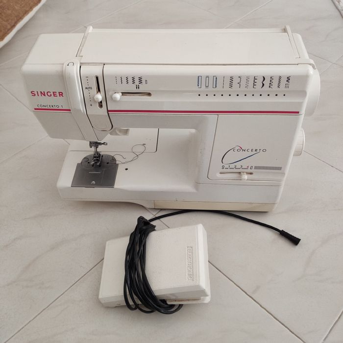 Máquina costura Singer Concerto 1