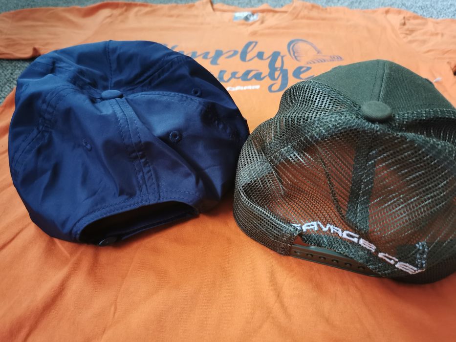 2 czapki Savage Gear i t-shirt M SG Simply