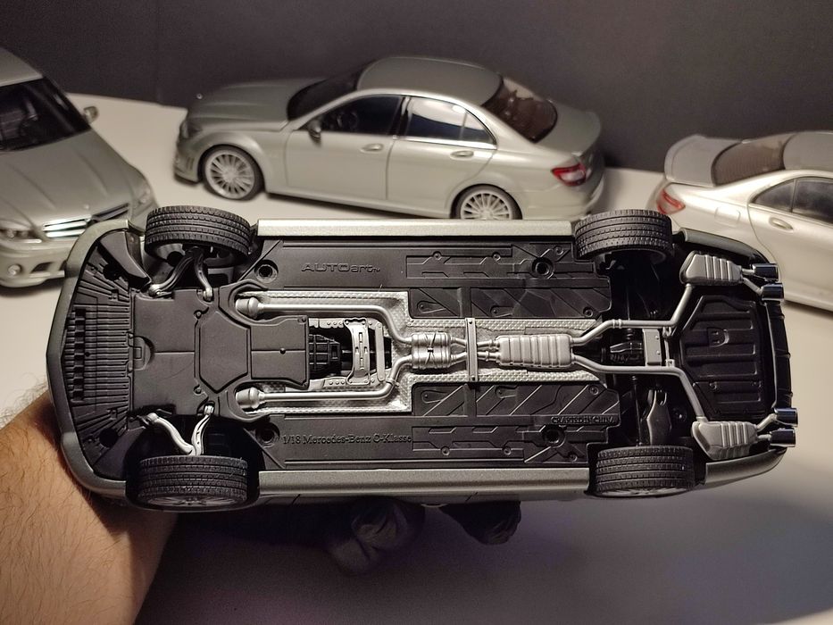 Модель Mercedes-Benz C63 AMG w204 1/18 AutoArt: 10 000 грн