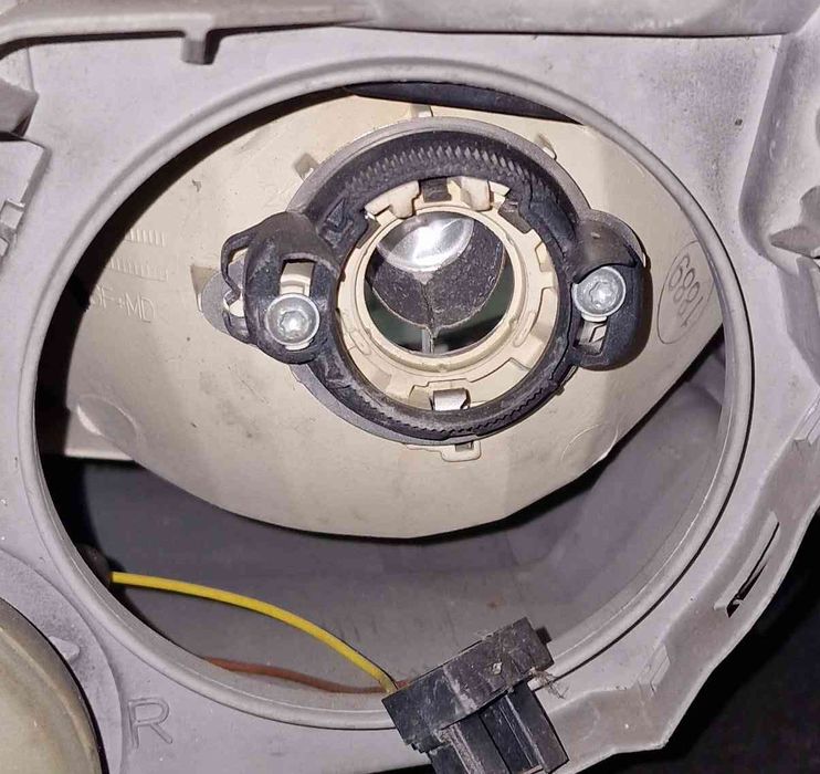 Ótica / Farol Direito | MERCEDES-BENZ