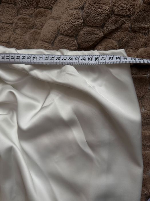 Атласна спідниця з розрізом довга шовкова юбка шелковая белая молочна