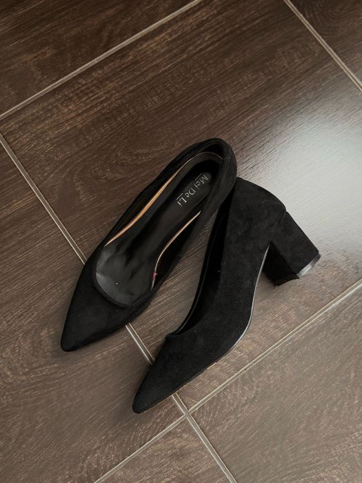 Чорні туфлі на каблучку 6 см