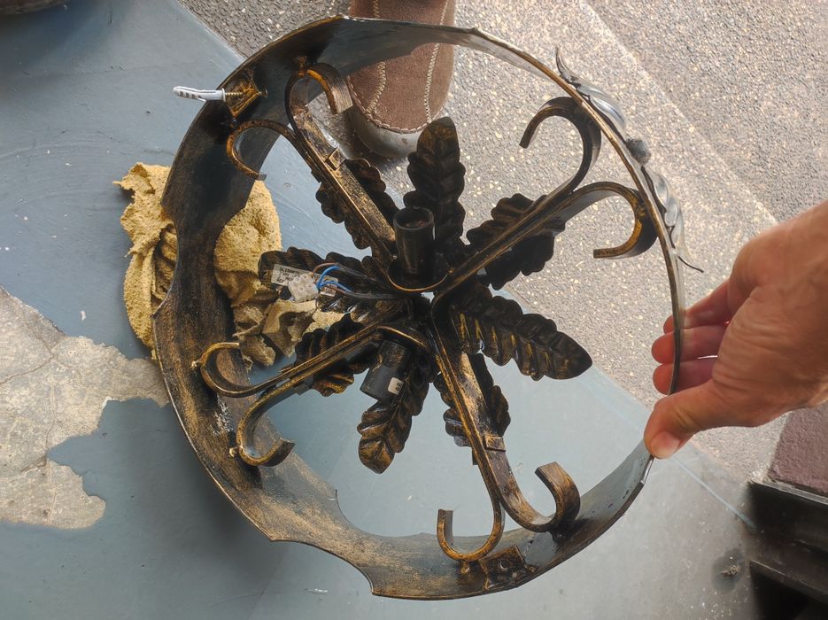 Duas Luzes de teto, redonda em ferro, estilo antigo.