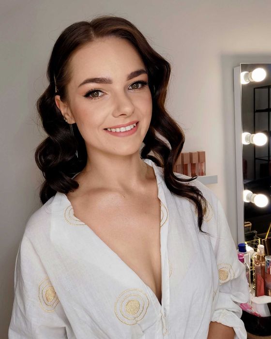 Makijaż i fryzury okolicznościowe.