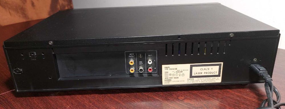 CD програвач Philips CD614