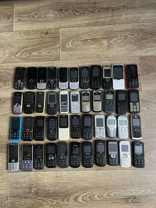 Продам кнопкові телефони