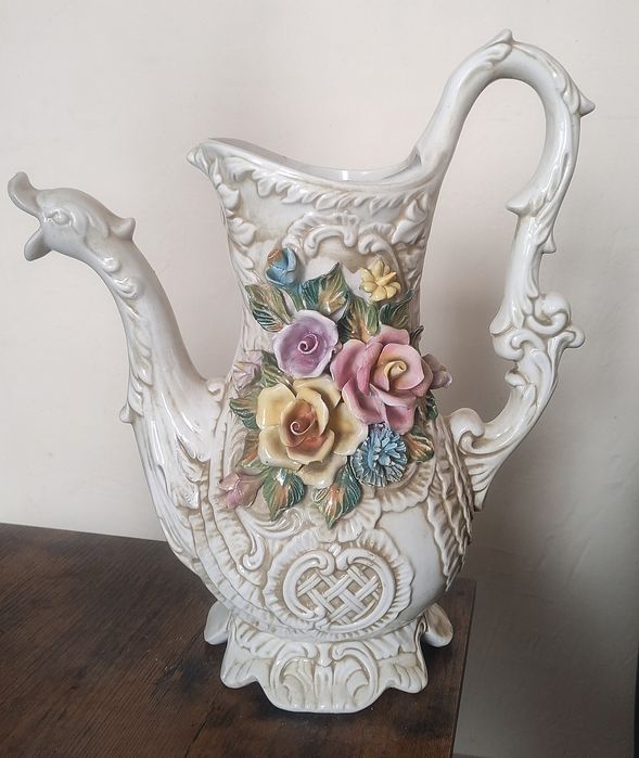 Porcelanowy dzbanek Capodimonte