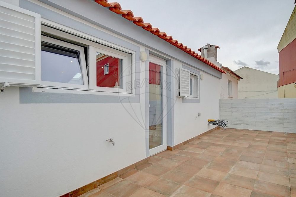 Aluga-se moradia em Peniche sazonal/anual